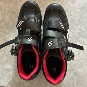 Peloton shoes size 42. Used only a few times